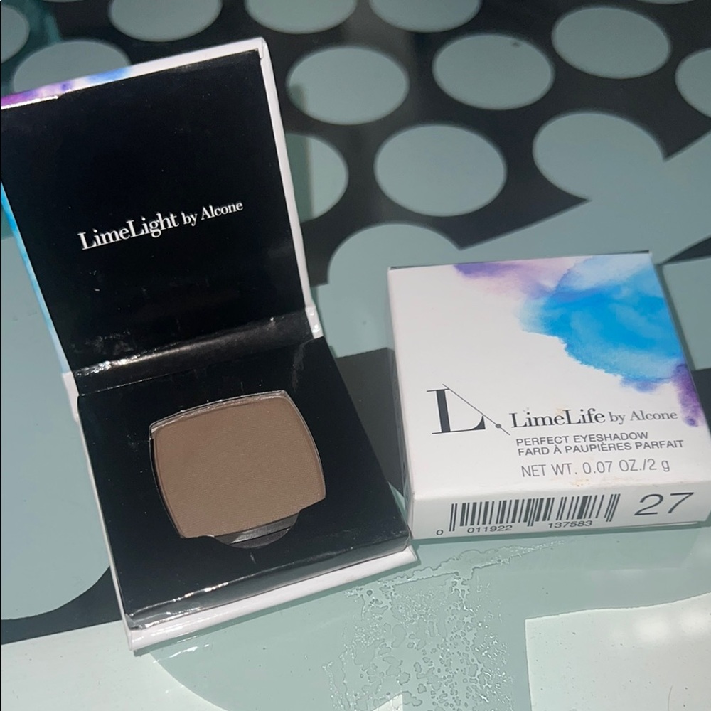 New- Limelife by Alcone #27 Perfect Eyeshadow - La Vida Mocha- dark matte Brown